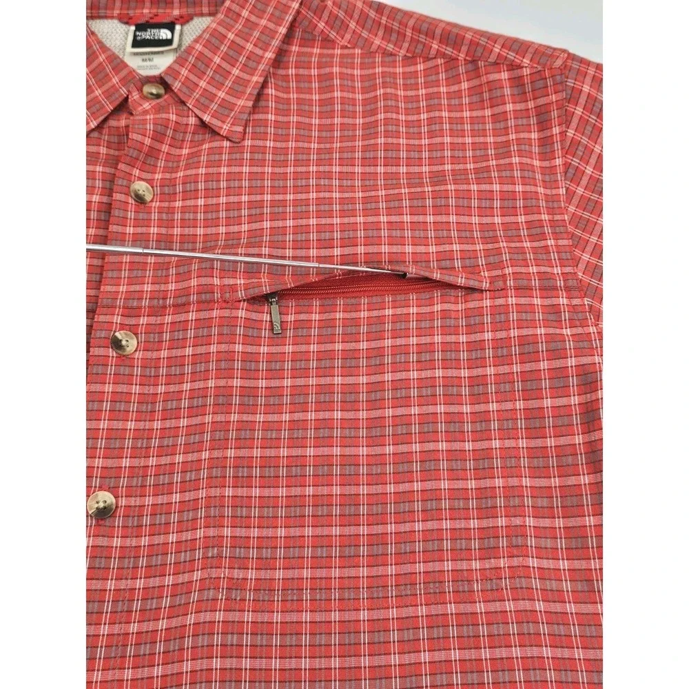 The North Face Mens Medium Plaid Short Sleeve Button Down Shirt